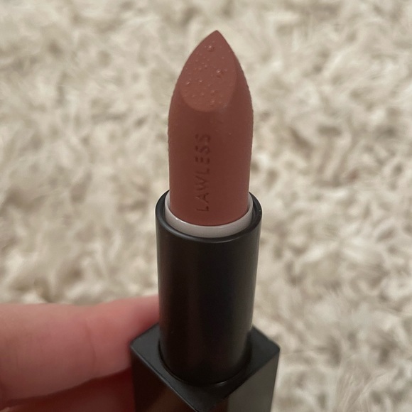 Lawless Lipstick 90s shade - Picture 4 of 5